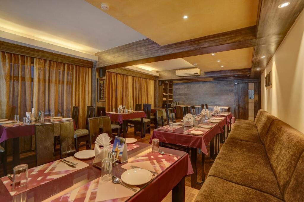 Hotel Miland Palace 布巴内什瓦尔 外观 照片