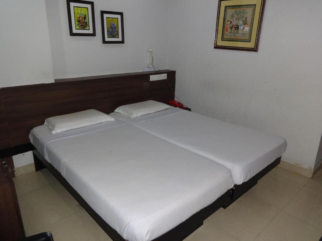 Hotel Miland Palace 布巴内什瓦尔 客房 照片